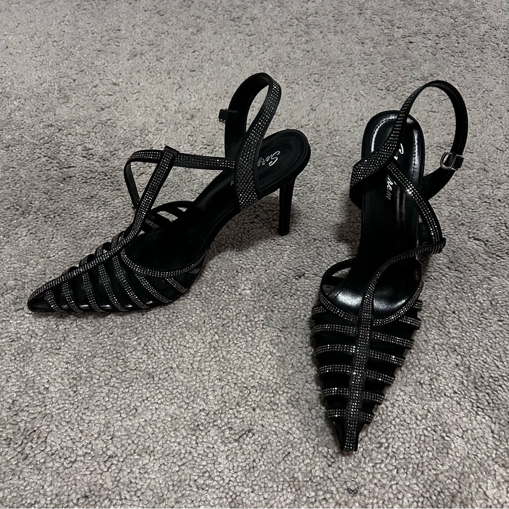 (SOLD) Black Strappy Pointed Toe Stiletto Heel Sandals